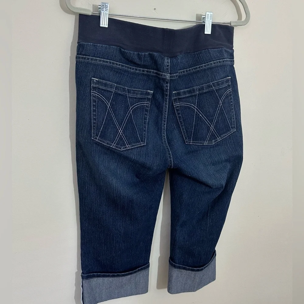 American Star Maternity sz med jean Capri with rolled up bottoms